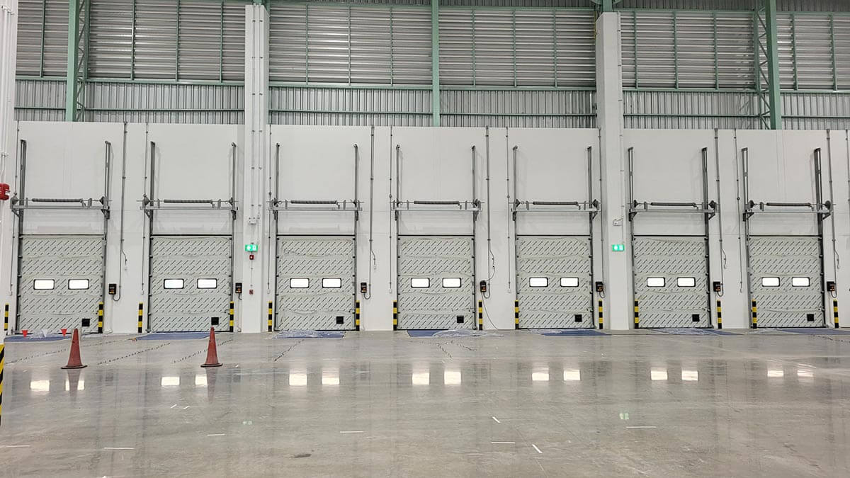 ประตูโรงงานอุตสาหกรรมและลานโหลดสินค้าแบบครบวงจร