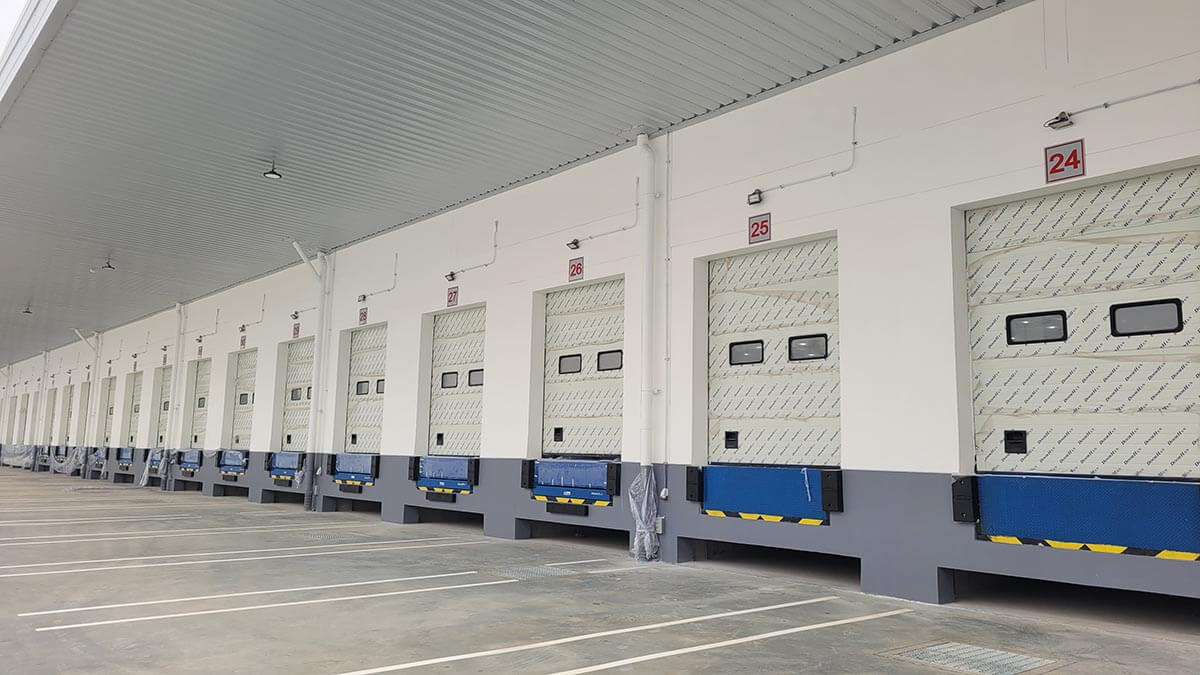 ประตูโรงงานอุตสาหกรรมและลานโหลดสินค้าแบบครบวงจร