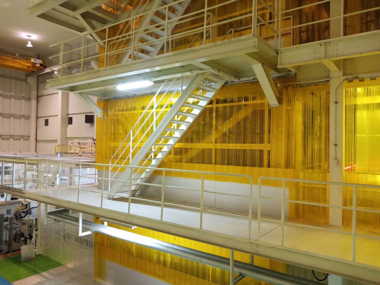 การติดตั้งประตูแบบม่านริ้วพลาสติก